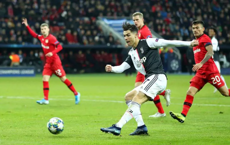 La Juventus vince 2-0 in casa del Bayer Leverkusen. Bianconeri imbattuti in Champions