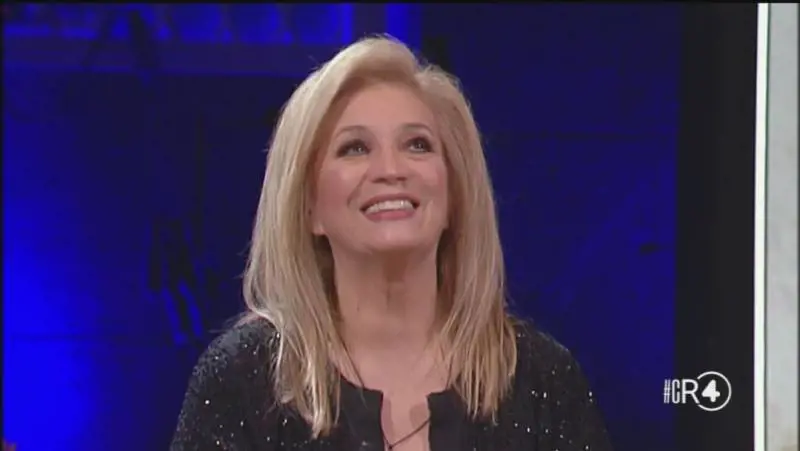 Iva Zanicchi stronca Conte: "Non sa che pesci prendere, si arrampicano sui vetri"