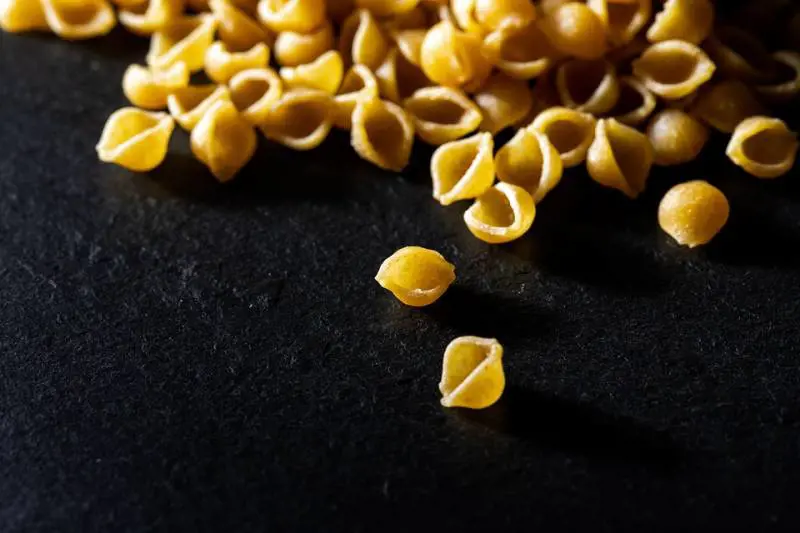 Bari e la "guerra delle orecchiette"