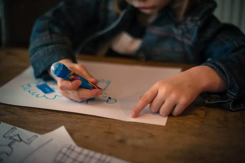 Quei bambini tolti alla mamma per un disegno mal interpretato