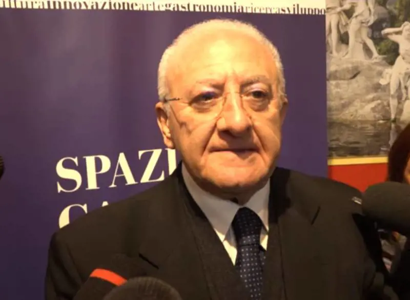 De Luca: "La mia pagina Fb nel mirino degli hacker per due volte"