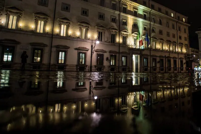 Nuova crepa in maggioranza. Scoppia la grana della banca popolare di Bari