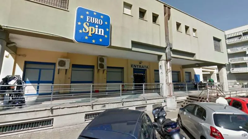 Rapinatori in azione, un colpo di pistola e hanno portato via 65mila euro 