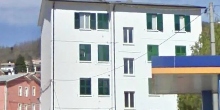 Legano e derubano 90enne. Ma la badante li fa arrestare