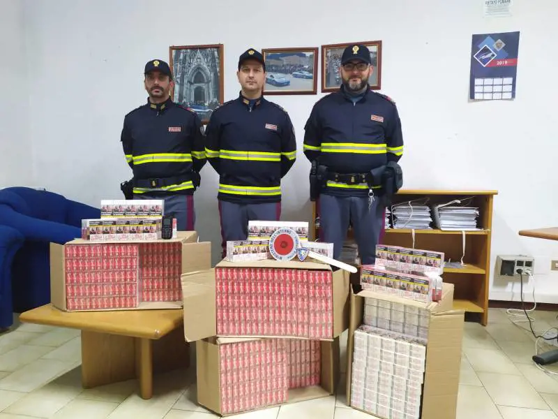 Taranto, alla guida ubriaco e con 200 pacchi di sigarette