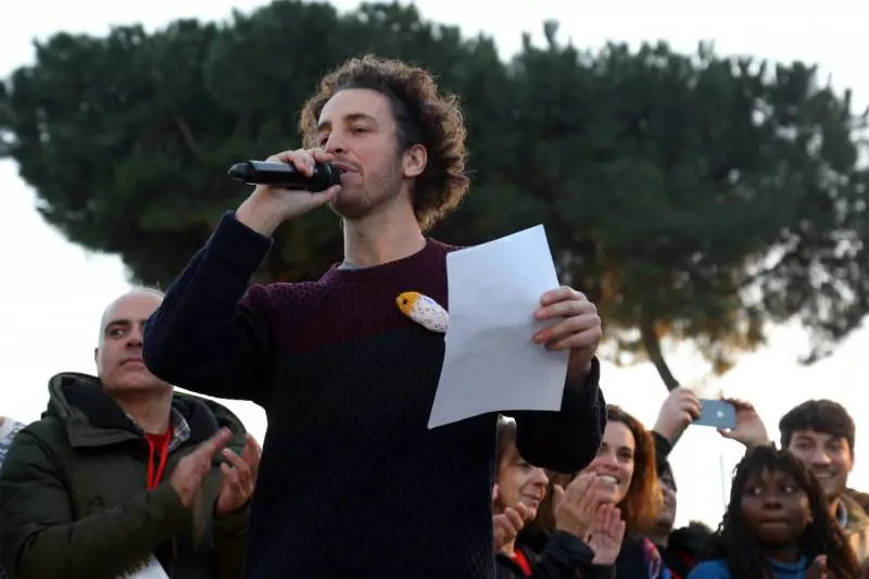 "Pretendo, pretendo, pretendo". ​Che orrore il programma delle sardine
