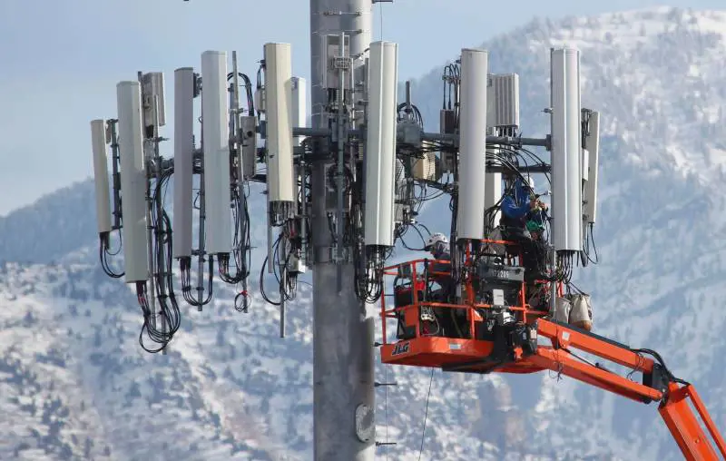 Londra apre al 5G cinese. Gli Usa irritati: "È rischioso"