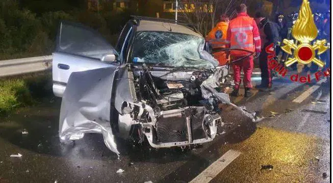 Frontale con un camion, muore a soli 27 anni