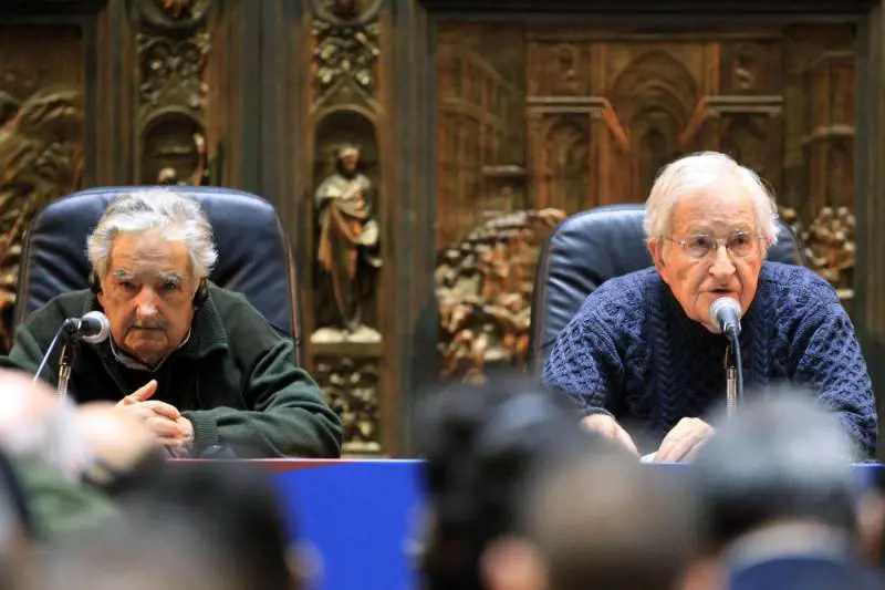 Anche Noam Chomsky contro la sinistra "woke"