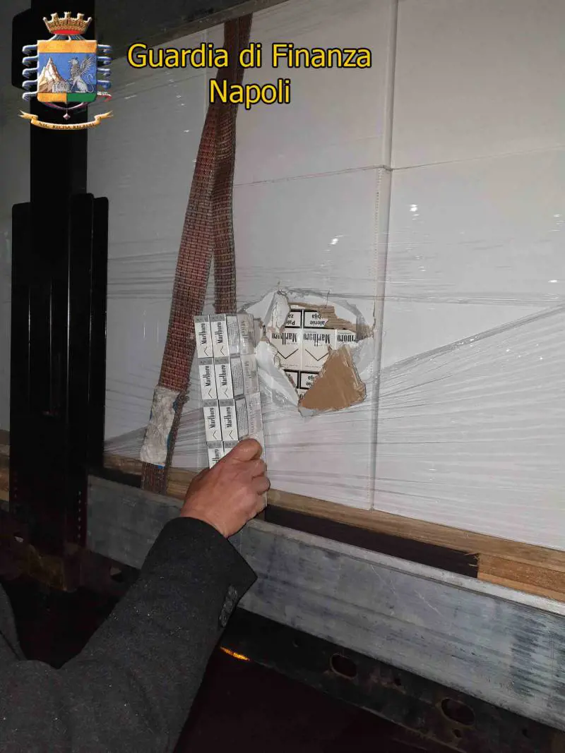 Maxi sequestro di "bionde", sigilli a 8 tonnellate di sigarette