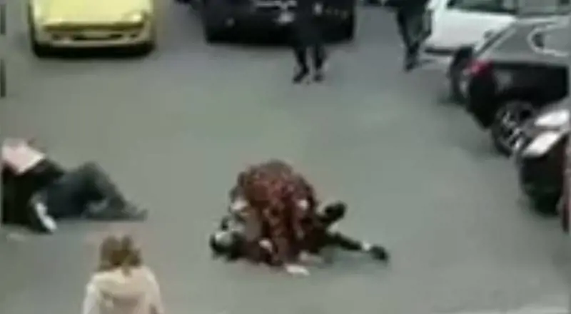 Trieste, violenta rissa in strada: anziano colpito con decine di pugni 