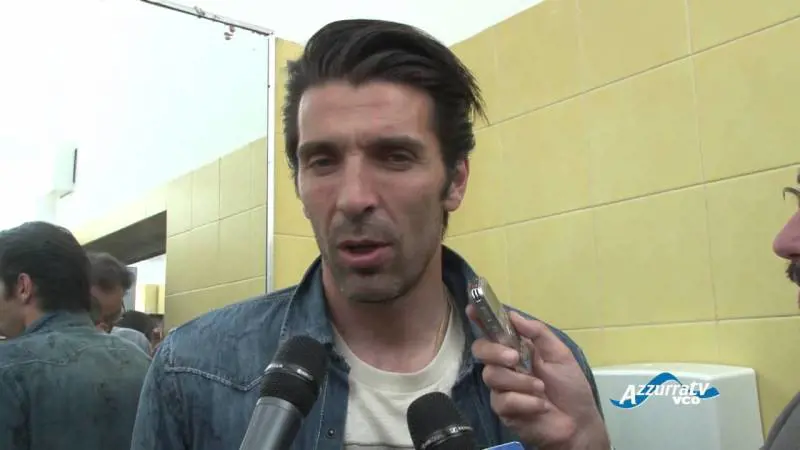Buffon pungola Szczesny: "Per colpa tua il mio Natale è rovinato..."