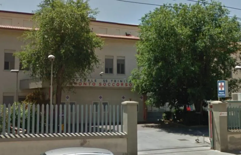 Sfonda la porta di casa e pesta a sangue la ex: nigeriano in fuga