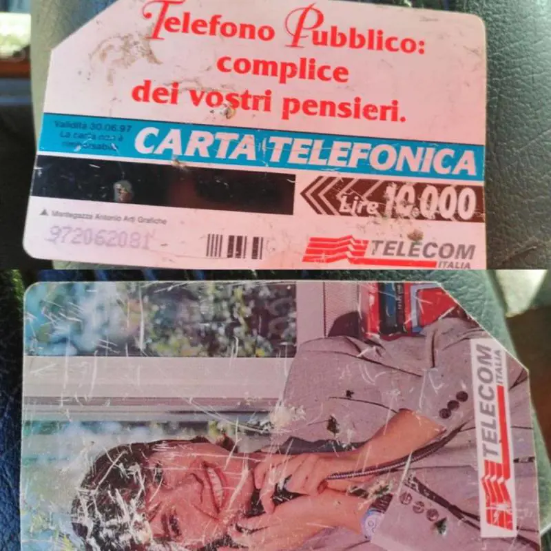 Trovata in un tombino una tessera telefonica del 1997. Raggi: "Non veniva pulito da 22 anni"