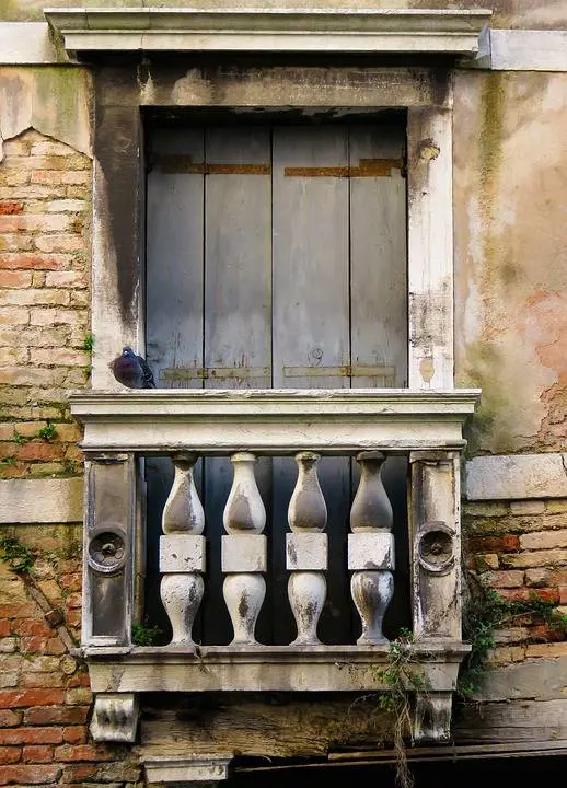 Canti e petardi: avete rotto i balconi