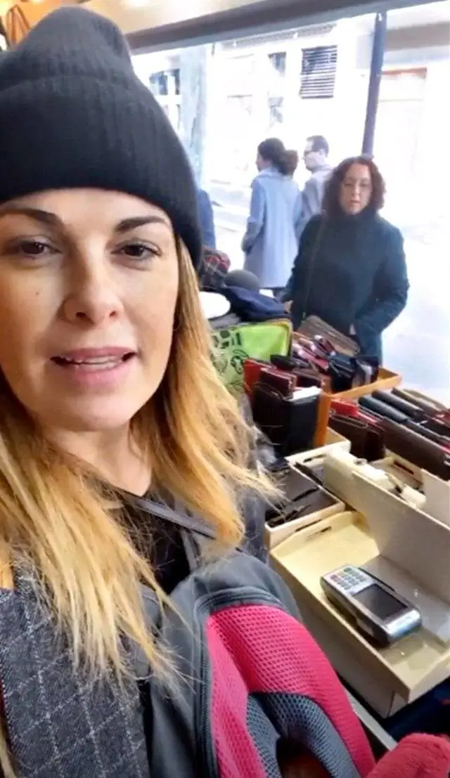 Il Natale di Vanessa Incontrada è in una bancarella del mercato