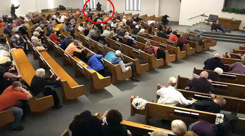 Terrore in una chiesa in Texas. Spari sui fedeli: ucciso il killer