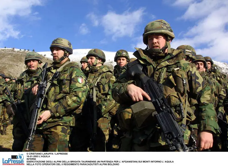 A Bergamo arrivano gli alpini Milano verso la superstruttura