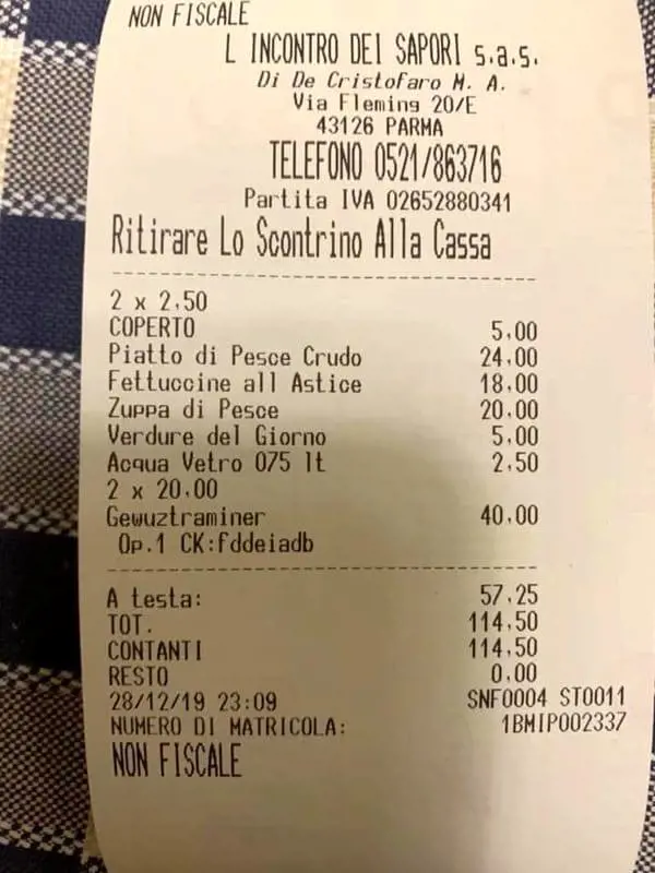 Cena a base di astice e pesce crudo, poi la coppia fugge senza pagare