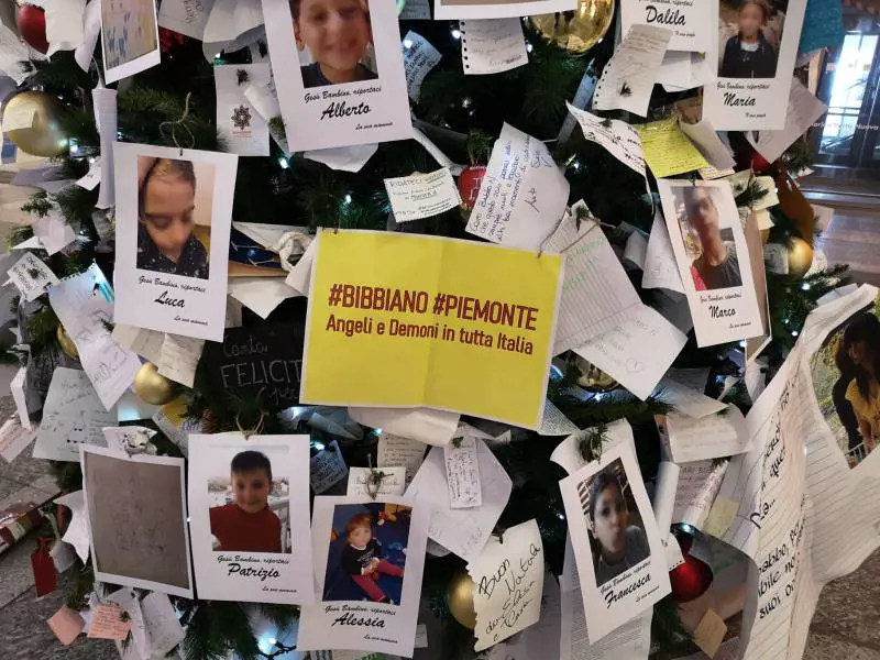 Affidi illeciti, la preghiera di Natale dei genitori: "Gesù riportaci i nostri figli"