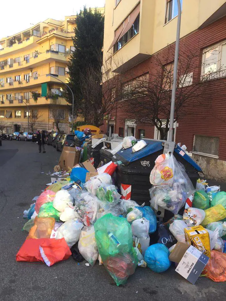 Rifiuti, l’Epifania si porta via le feste ma l’emergenza resta