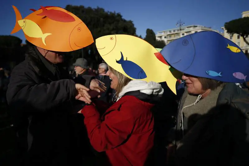 Lega e Sardine si contendono la piazza a Bibbiano