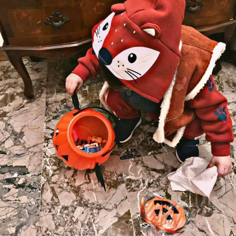 Denuncia il compagno violento e viene chiusa in una comunità con il figlio