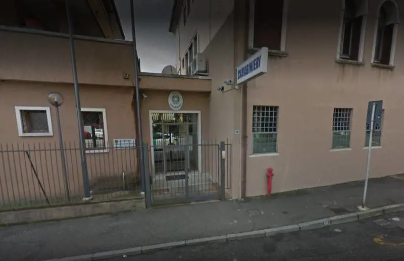 Marocchino devasta ufficio postale, poi occupa abusivamente una casa