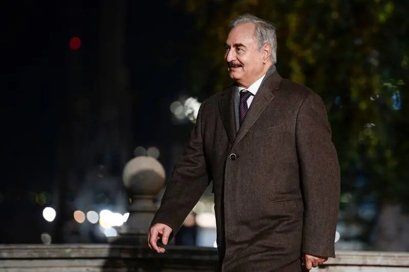 Libia, guerra del petrolio: Haftar chiude i pozzi (che servono all'Italia)