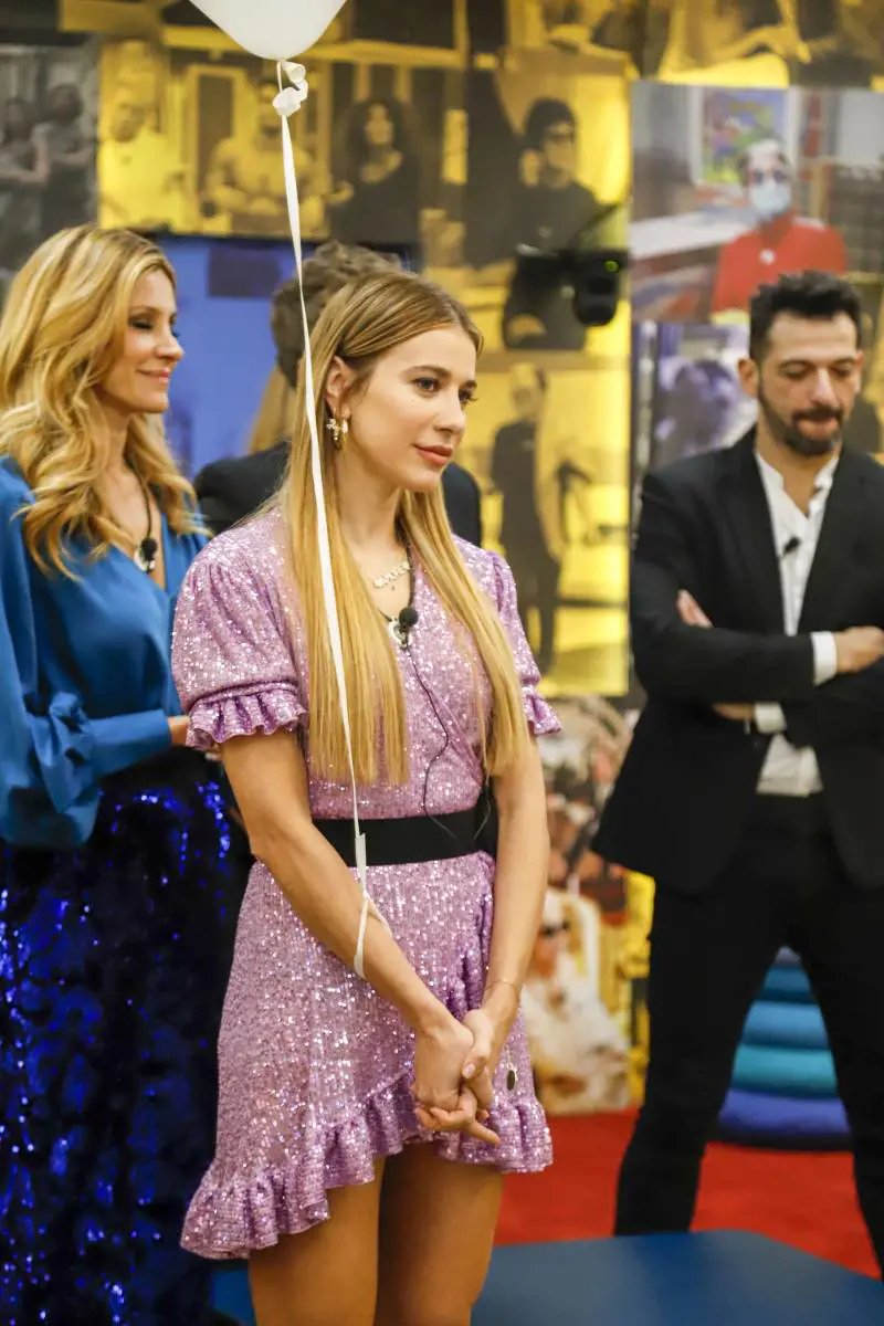 Gf Vip, la rivelazione di Signorini: "Tra Pago e la Incorvaia sguardi complici"