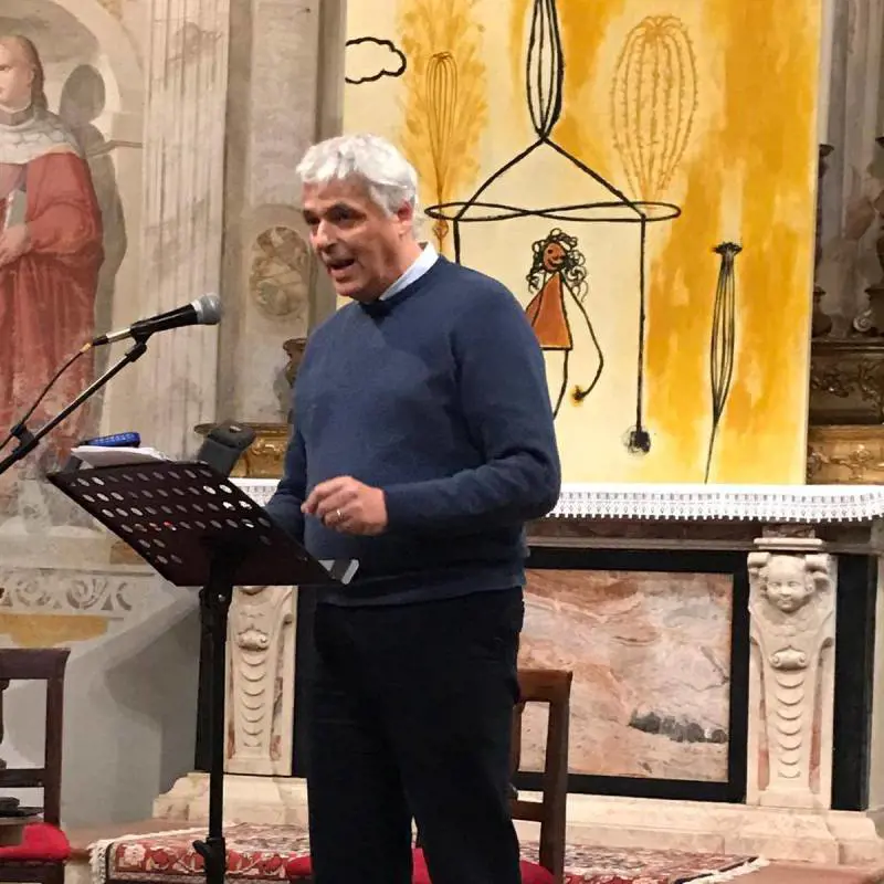 Il legale di Foti che difende gli scandali di Bibbiano crede ai marziani che rapiscono i bambini