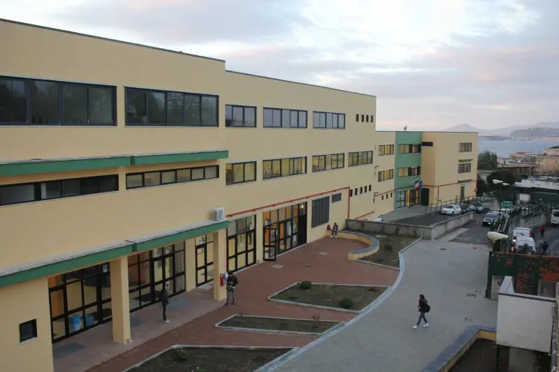 La scuola Virgilio di Pozzuoli