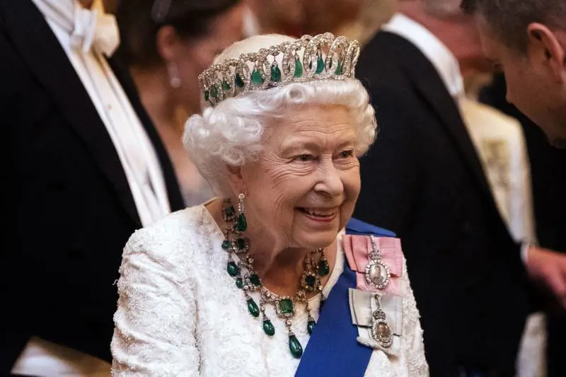 La regina convoca la famiglia. Meghan sarà in collegamento telefonico