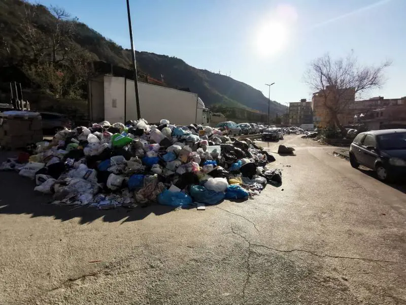 Rifiuti: campane per la raccolta dell’umido sorvegliate dai beneficiari del Rdc