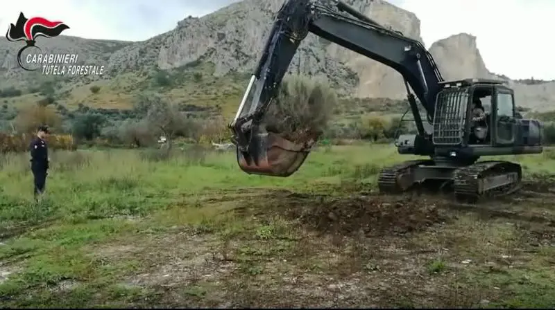 Caserta, rifiuti pericolosi interrati: sequestrati due appezzamenti di terreno