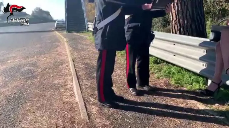 Aurelia, sfruttavano la prostituzione: tra gli arrestati un 90enne