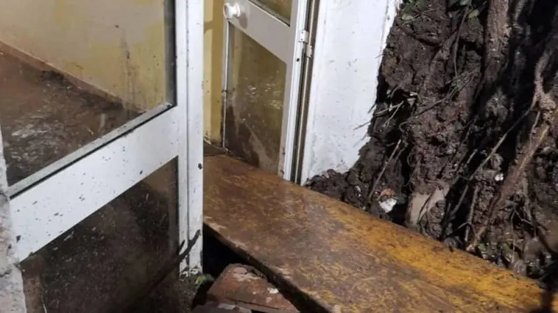 Frana su un palazzo a Castel Giubileo: salvate 11 persone 