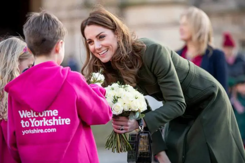 Il regalo della regina a Kate Middleton? Uno "sfregio" a Meghan