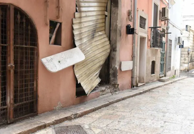 Commissario antiracket accolto con una bomba