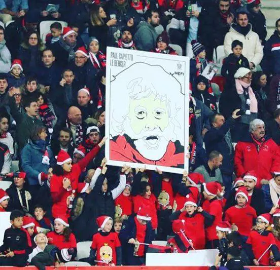 Cappelli di Babbo Natale distribuiti ai tifosi: Nizza multato di 2000 euro