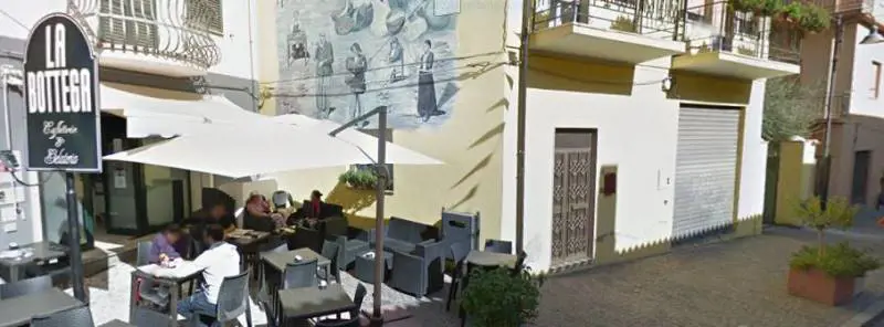 Nuoro, operaio ucciso davanti ad un bar: 20enne in manette