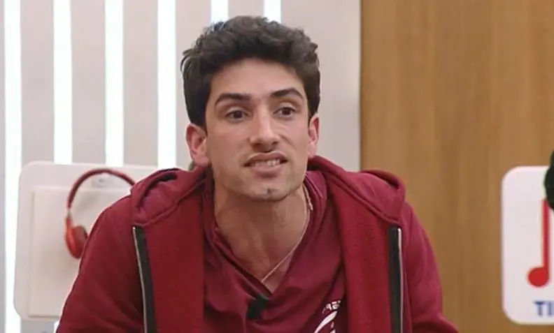 Caos ad Amici, il ballerino Javier Rojas: ​"Questa è una scuoletta, non vale nulla"
