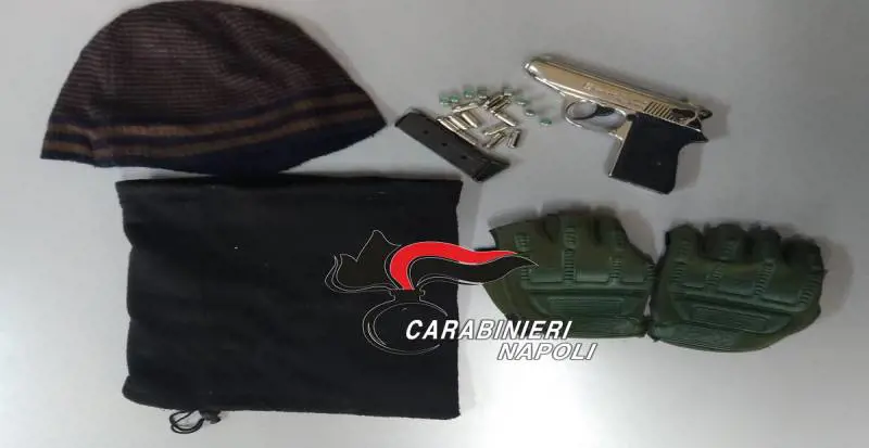 Girava armato davanti a una farmacia: arrestato 34enne ghanese