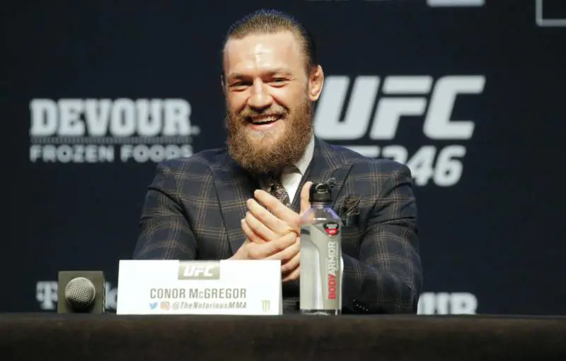 Ufc, McGregor da urlo: stende Cerrone in 40". "Ho fatto la storia"