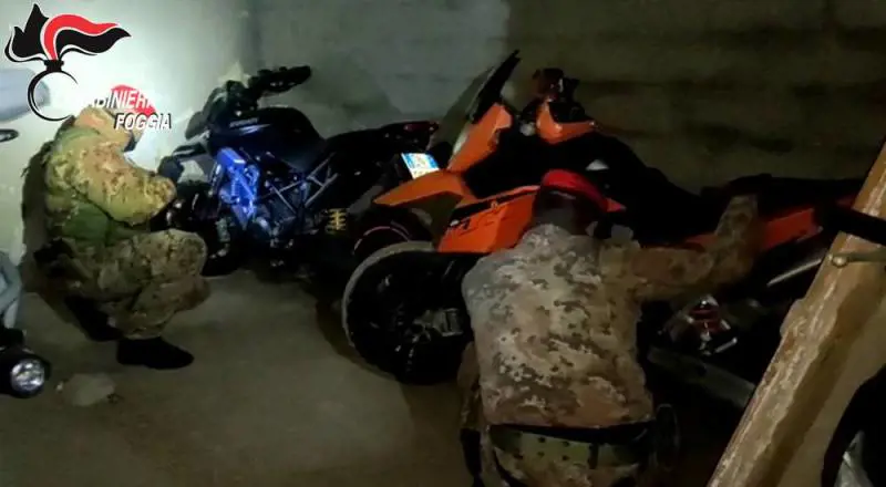 Foggia, trovate in un casolare abbandonato tre moto rubate
