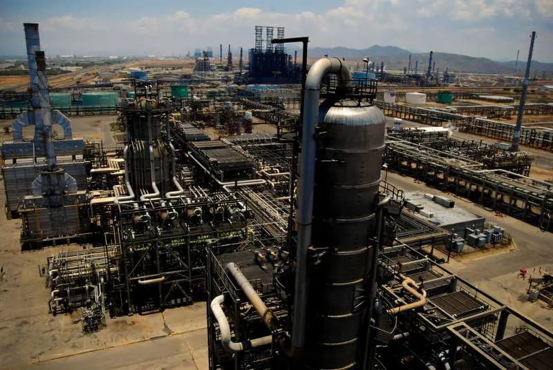 Crolla il prezzo del petrolio nei mercati Usa. È la prima volta nella storia