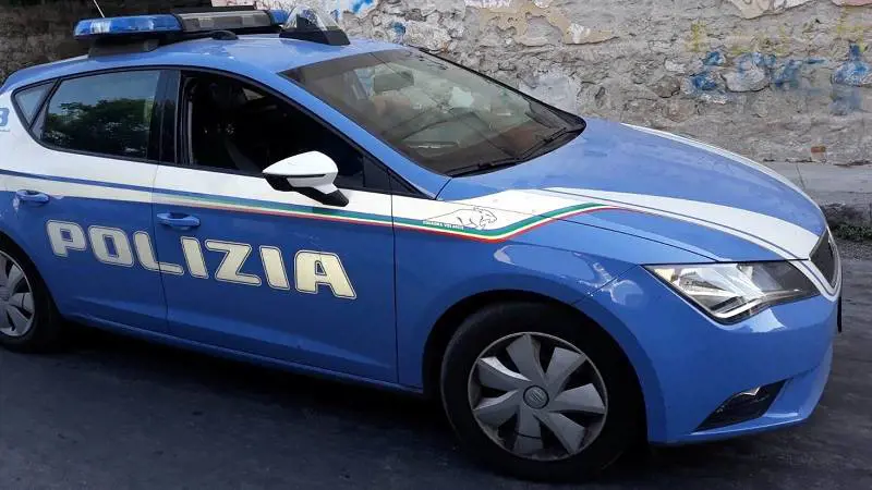 Si fingono poliziotti e tentano rapina: preso uno degli aggressori