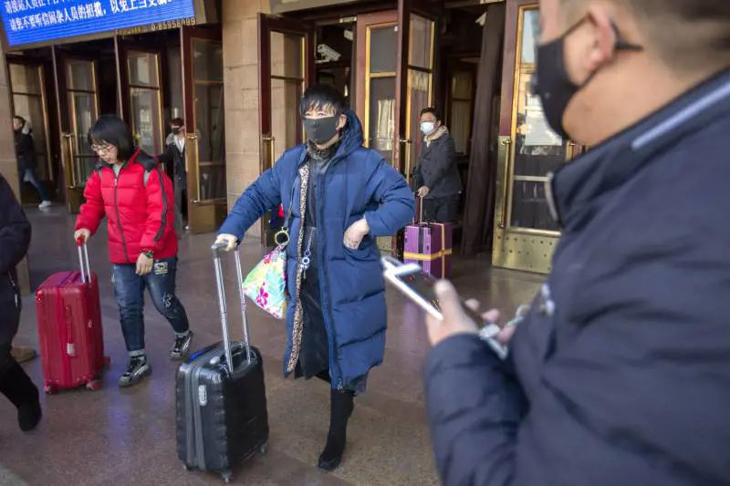 "Epidemia simile a Sars. Ma è soltanto all'inizio. Un vaccino non esiste"