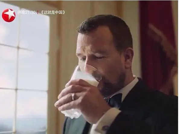 Il nipote di Elisabetta nello spot per la tv cinese