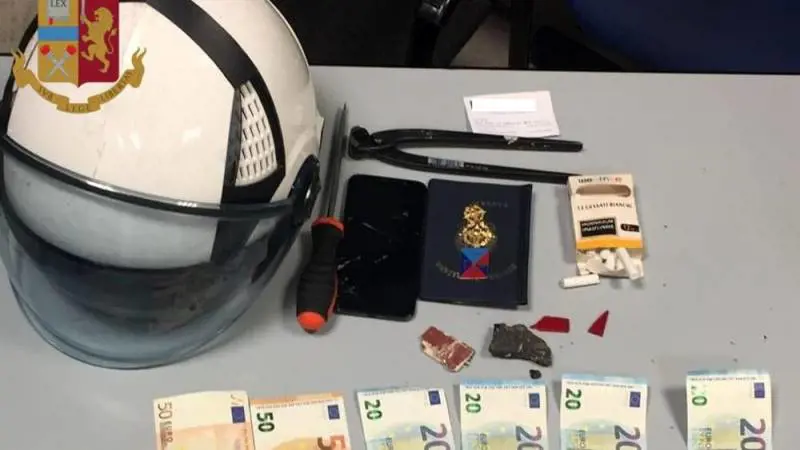 Truffa dello specchietto nel quartiere Talenti: arrestato 27enne